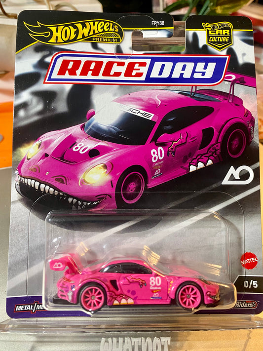 HOT WHEELS CAR CULTURE RACE DAY PINK ROXY PORSCHE 911 GT3 (992) CHASE