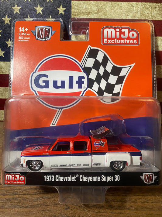 M2 MACHINES GULF LIVERY 1973 CHEVY CHEYENNE SUPER 30 DUALLY CREW CAB 1/64